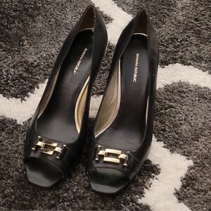 🙌2/$10 Banana Republic sz 10 leather sole black peep toe shoes heels